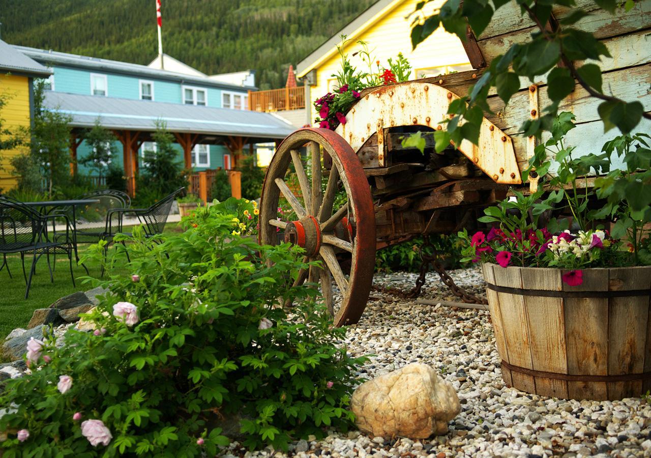 Westmark Inn Dawson City Exterior photo